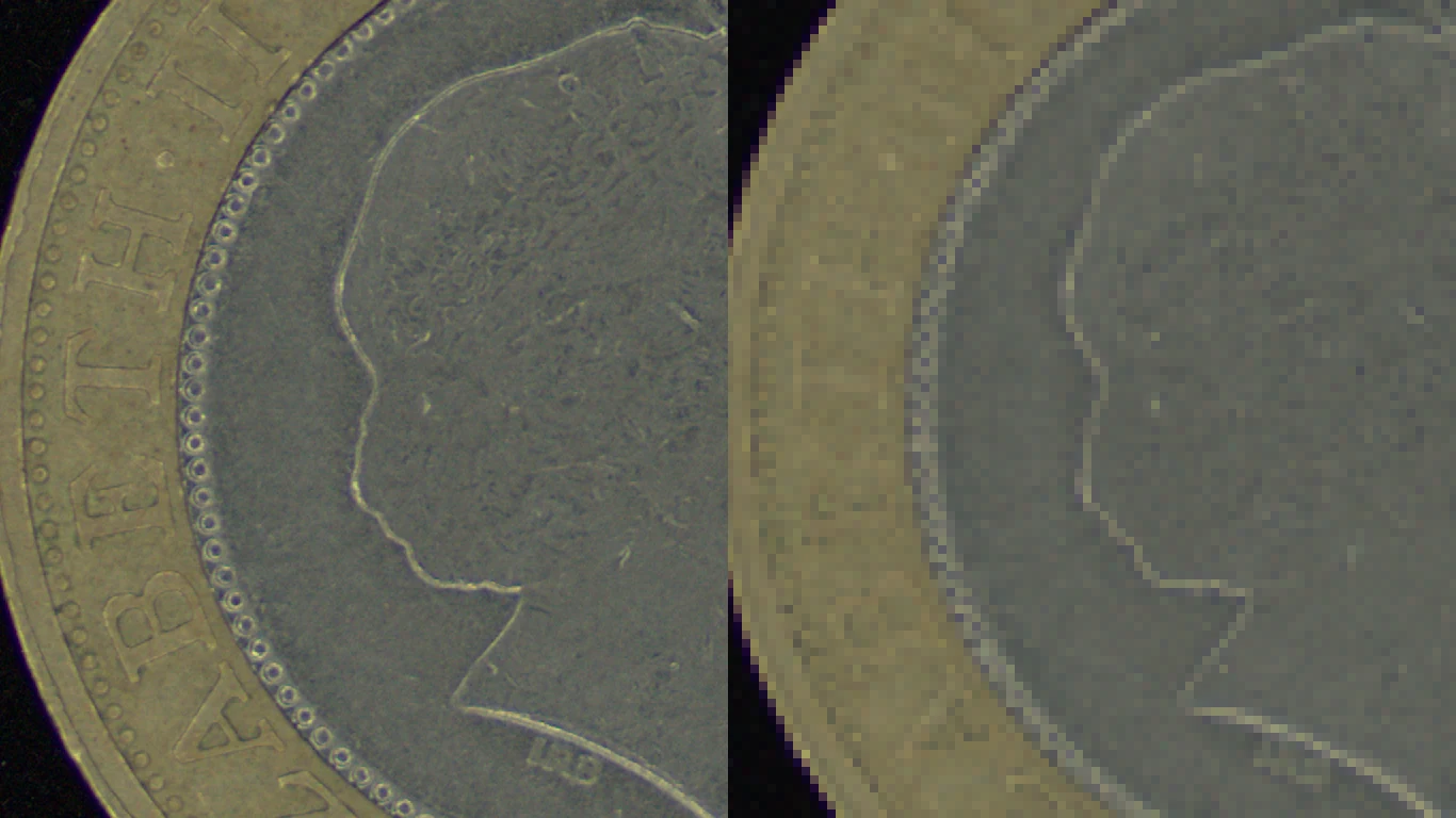 同じ硬貨の同じ場所を、左は 1 画素 21 μm、右は 1 画素 171 μm 相当で並べた画像。左では点列・刻印・髪の筋まで分かれているが、右ではすべて溶けて消えている。