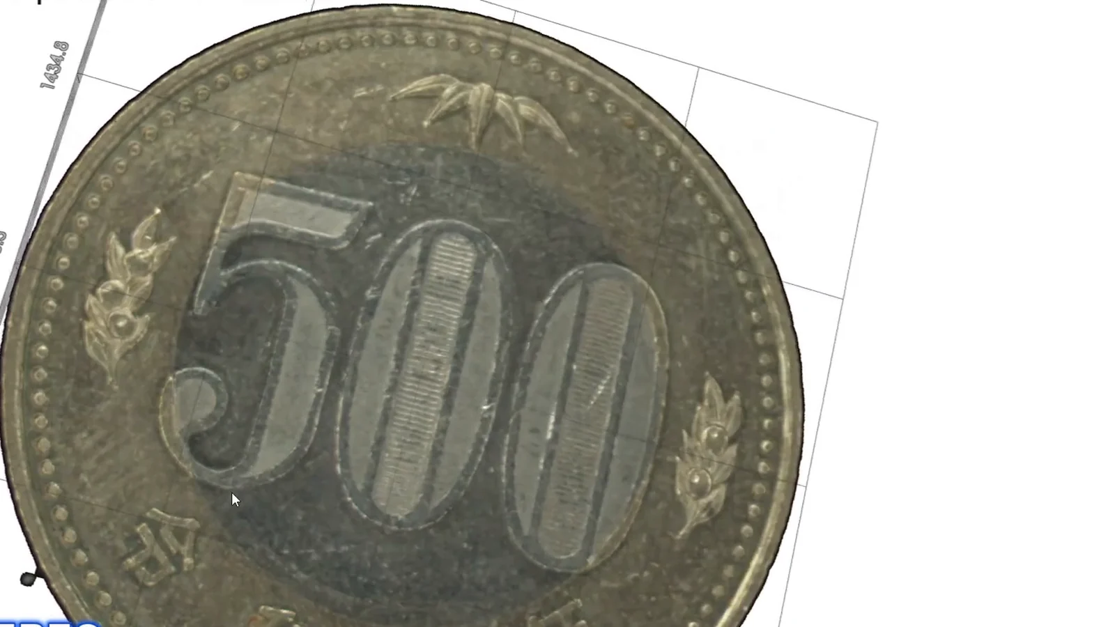 500 円貨を再構成した三次元表面。Viewer の座標軸の中で、額面の彫りと周縁の刻みが起伏として立ち上がっている。